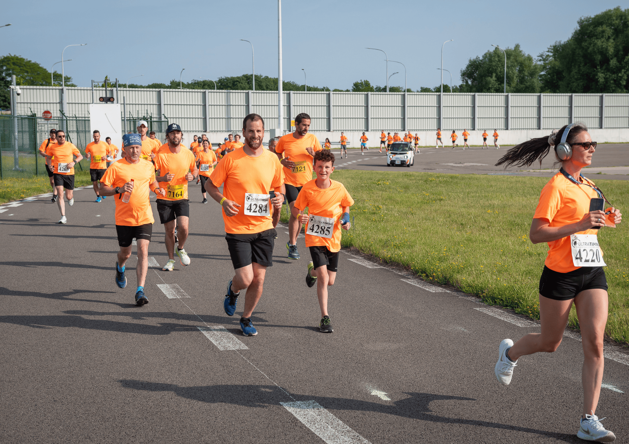 Coureurs côté piste à Liege Airport lors du liege airport running tour