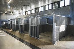 Photos du poste de contrôle frontalier et de l'inauguration