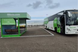 Abribus Flibco sur le parking du terminal passagers
